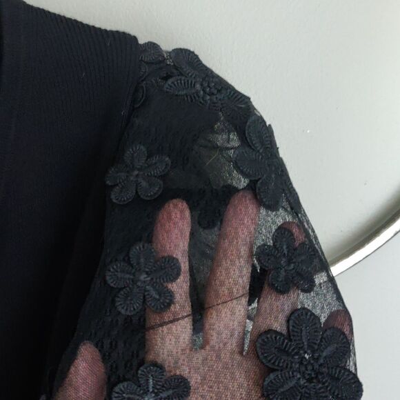 NWOT French Connection floral puff sleeve top - Picture 6 of 8